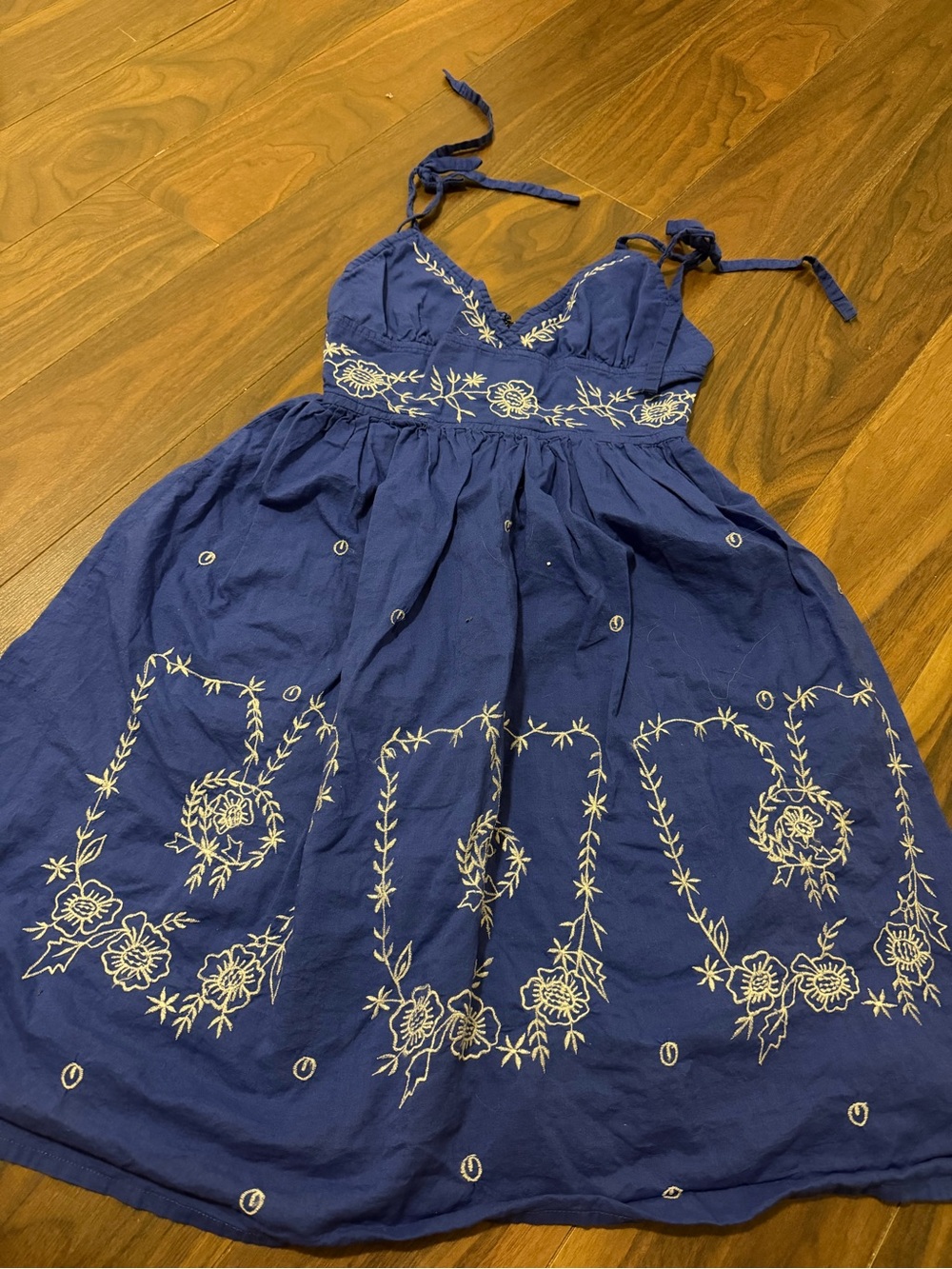 💙 Twenty one Navy Embroidered Halter Dress — Size Small 💙